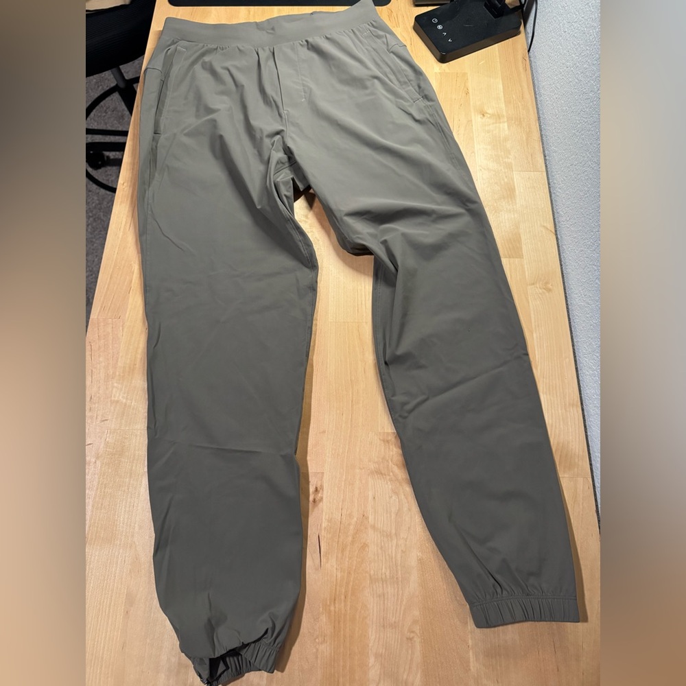 Lululemon Men's Joggers - Grey/tan - M slim fit